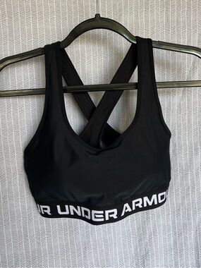 XL Under Armour Black Sports Bra with Crossback